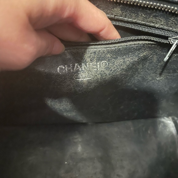 ‼️FINAL PRICE DROP‼️VINTAGE CHANEL MEDALLION TOTE BAG - Picture 12 of 17